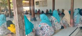 PERTEMUAN RUTIN PKK PADUKUHAN JETIS